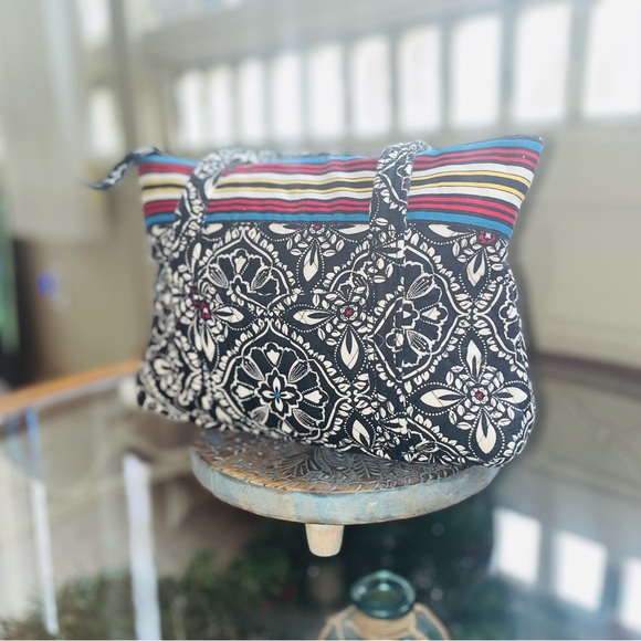 🌹🌻Vera Bradley🌻🌹- Retired Pattern-Barcelona- Small Purse/Bag - Picture 3 of 14